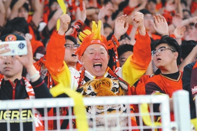 资深球迷李松华:“东北超”就是我们的世界杯(图1)